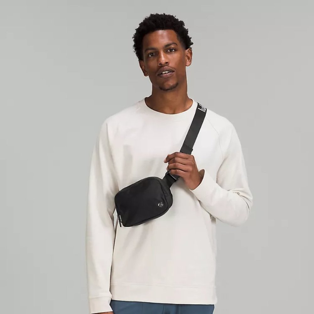 *LAST ONE* Lululemon Everywhere Belt Bag in Wordmark - Picture 2 of 11